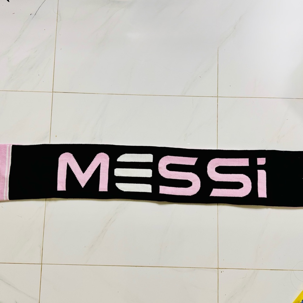 BNWT MESSI SCARF